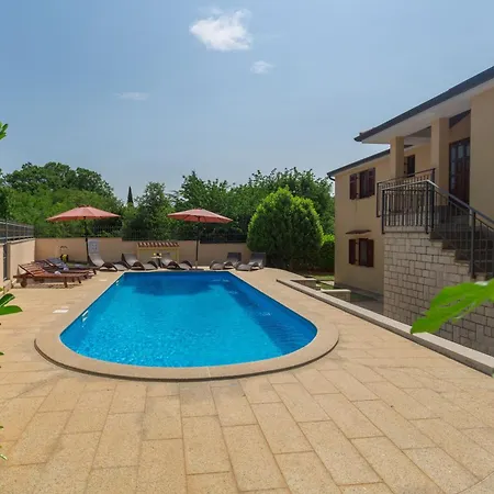 Apartman Marea 2 Mit Pool, 200m Vom Poreč