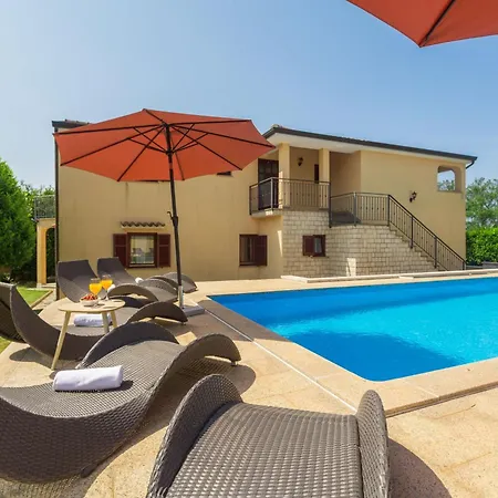 Marea 2 Mit Pool, 200m Vom