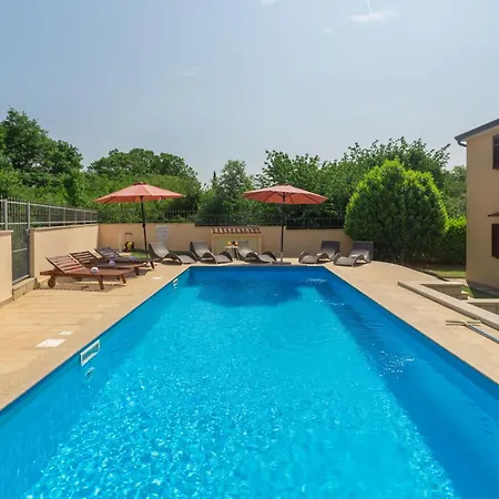 Marea 2 Mit Pool, 200m Vom * Пореч